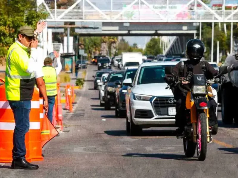 Primer operativo en Vía Atlixcáyotl deja 11 autos con placas foráneas multados en Puebla 