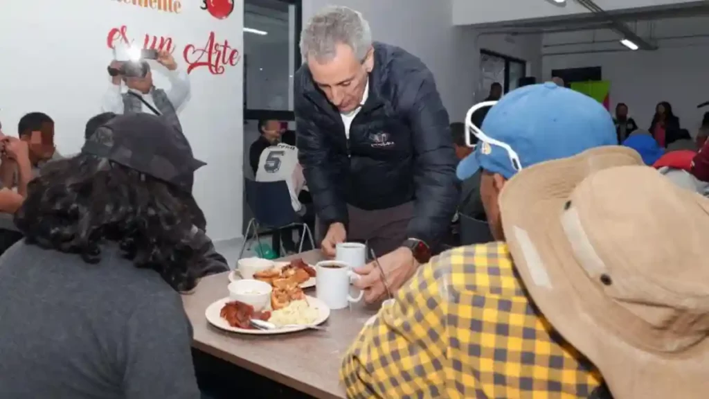 Pepe Chedraui y MariElise Budib encabezan convivencia navideña en el Dormitorio Municipal