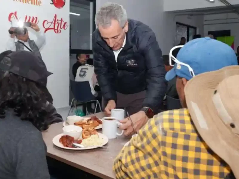 Pepe Chedraui y MariElise Budib encabezan convivencia navideña en el Dormitorio Municipal