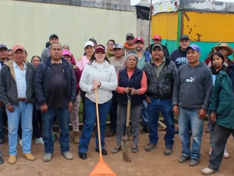Vecinos y Ayuntamiento organizan faena en Eloxochitlán