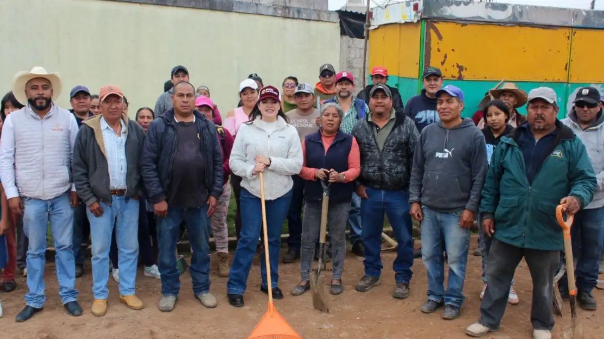 Vecinos y Ayuntamiento organizan faena en Eloxochitlán