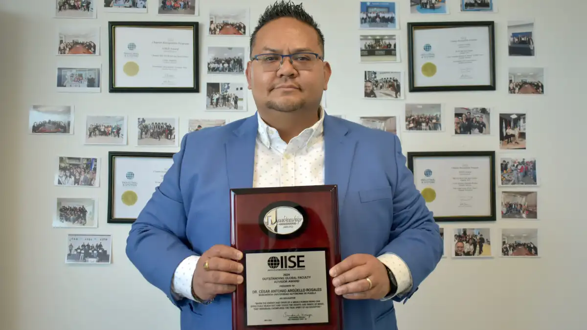 Distinguen a docente BUAP con el Global Outstanding Faculty Advisor Award