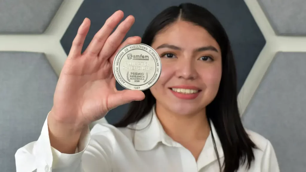 Obtiene pasante de Medicina de la BUAP Premio a la Excelencia Académica 2025