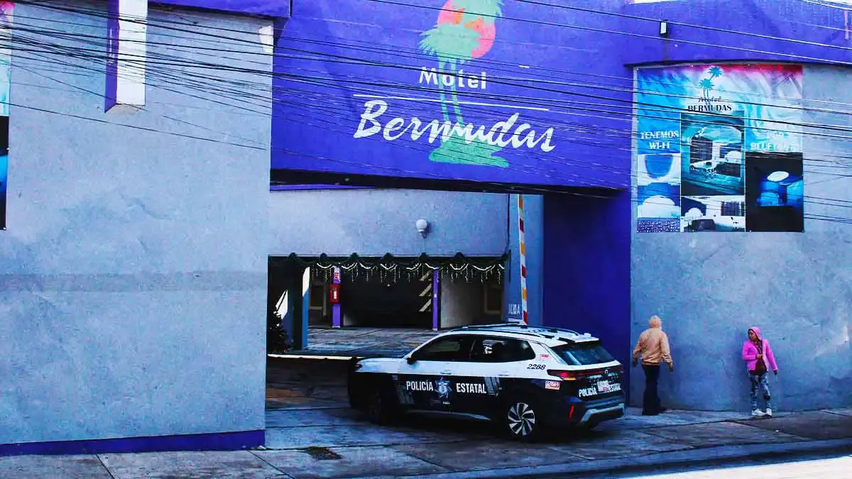 Trabajadores descubren a hombre muerto dentro del motel Bermudas en Puebla; autoridades investigan sobredosis