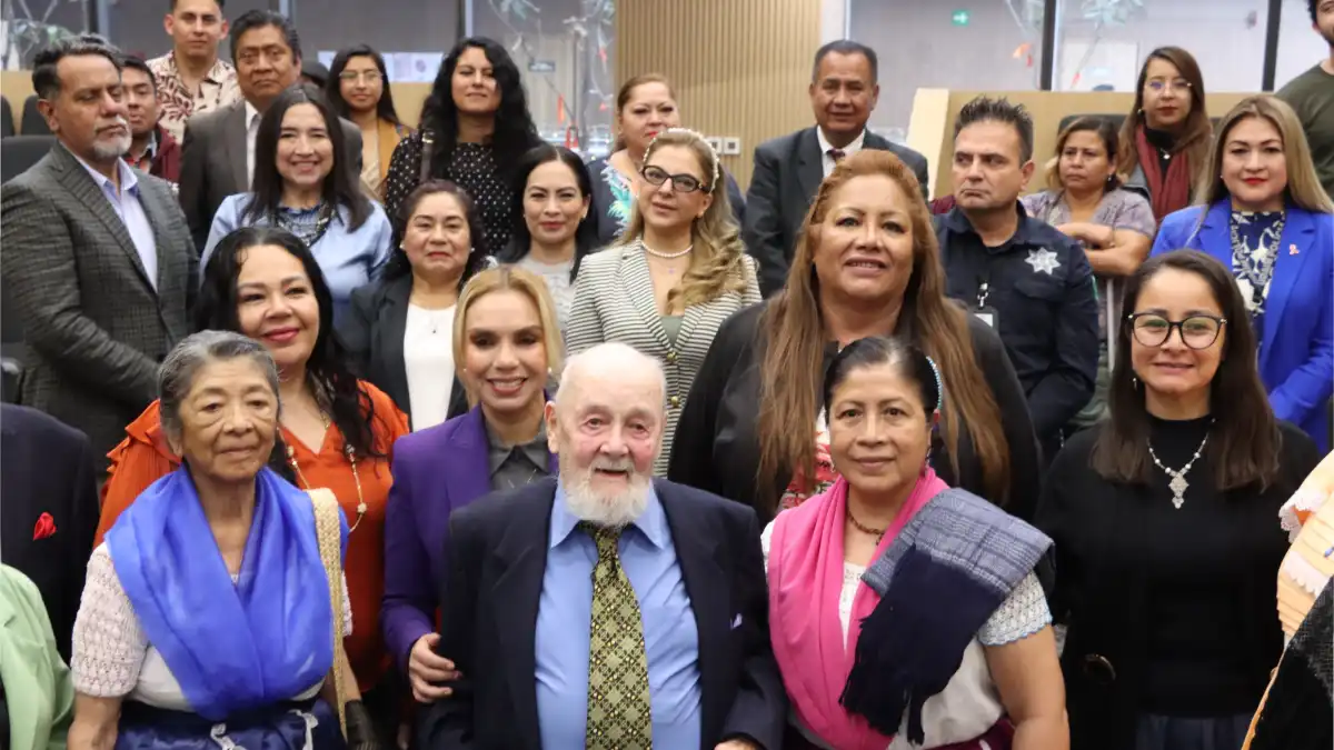 Reconocen en el Congreso a "Cayuqui", impulsor del Festival Huey Atlixcáyotl 