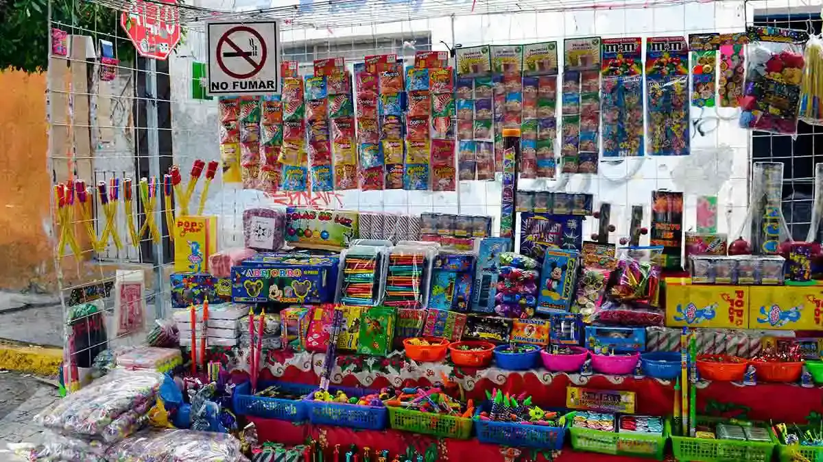 Venta ilegal de pirotecnia domina el 90% del mercado durante diciembre en Puebla capital