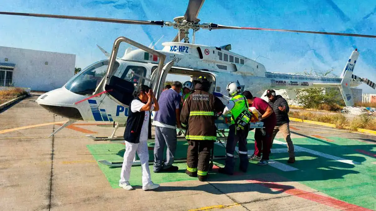 Helicóptero traslada a joven herido en accidente de moto en Izúcar, Puebla