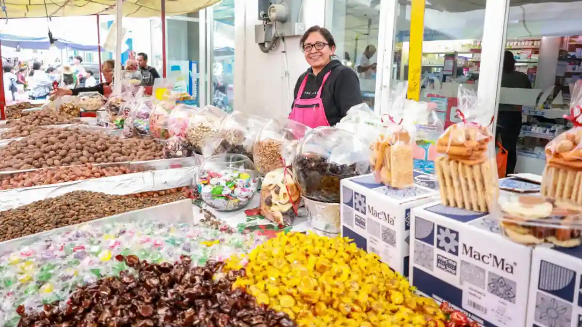 Ariadna Ayala impulsa el consumo local en Atlixco durante la temporada decembrina