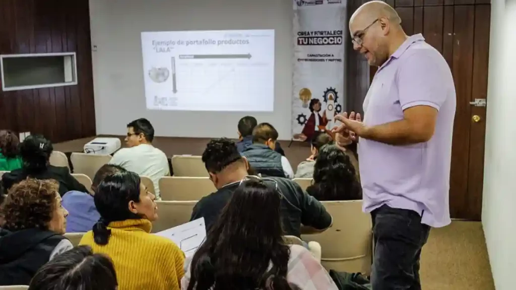 Capacita gratuitamente Gobierno de la Ciudad a más de 5 mil personas para impulsar sus negocios y MiPyMes