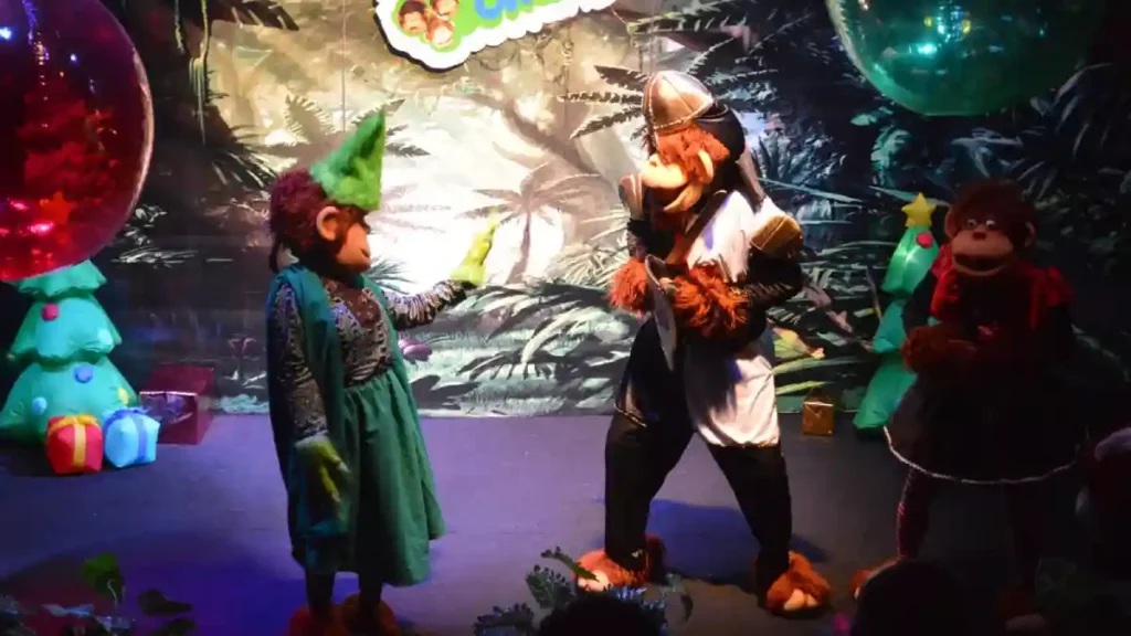 Invita Gobierno de la Ciudad a disfrutar la obra “César y el monstruo de la Navidad” en el Zócalo
