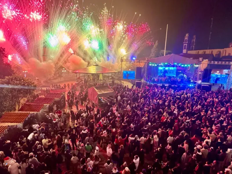 Con un zócalo lleno, música, ambiente familiar y de Mundial de fútbol, Zacatlán recibió el #2026