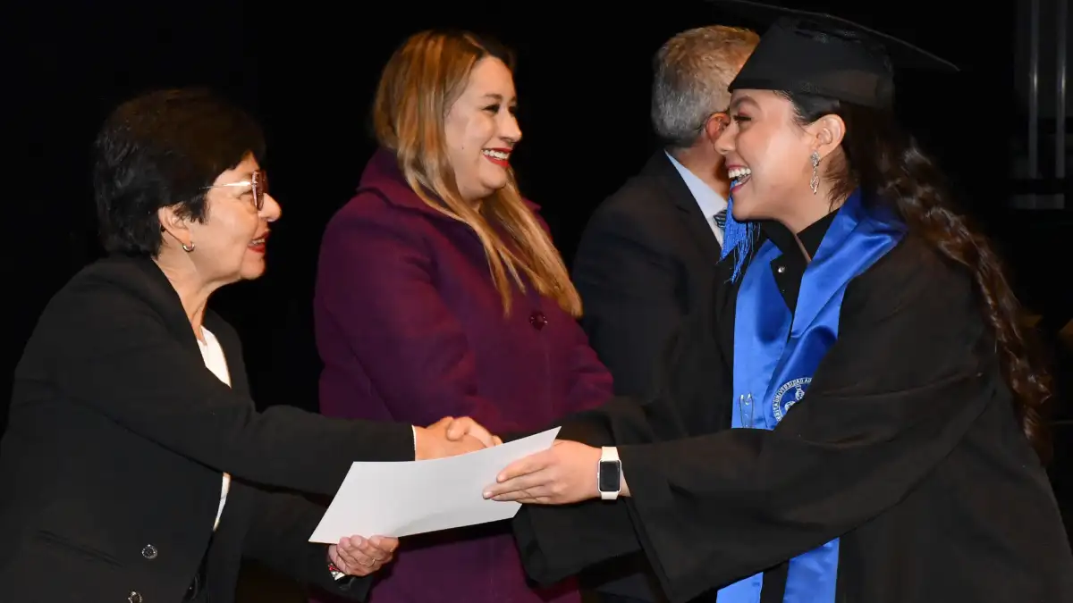 Rectora Lilia Cedillo preside graduación de la Licenciatura en Estomatología