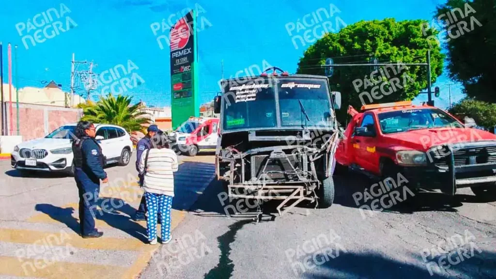 Choque entre Ruta 46 y Morados dejó diez lesionados en Puebla; chofer se pasó el alto