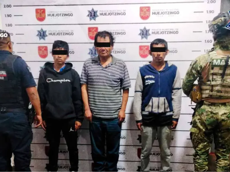 Policía de Huejotzingo detiene a cinco y asegura droga, un arma de fuego y recupera vehículo robado