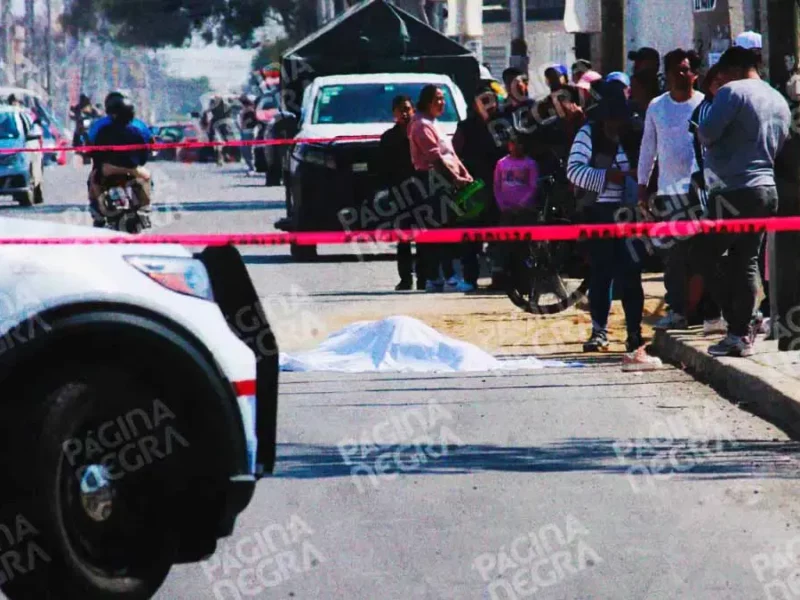Camioneta atropella y mata a una adulta mayor en Puebla; conductor permaneció en la escena