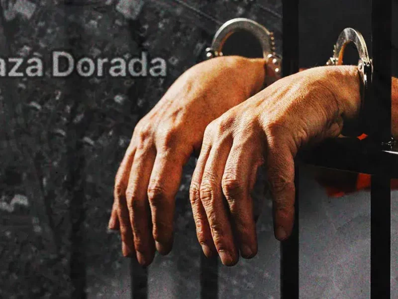 Detienen a hombre que intentó robar el arma de policías auxiliares en Plaza Dorada
