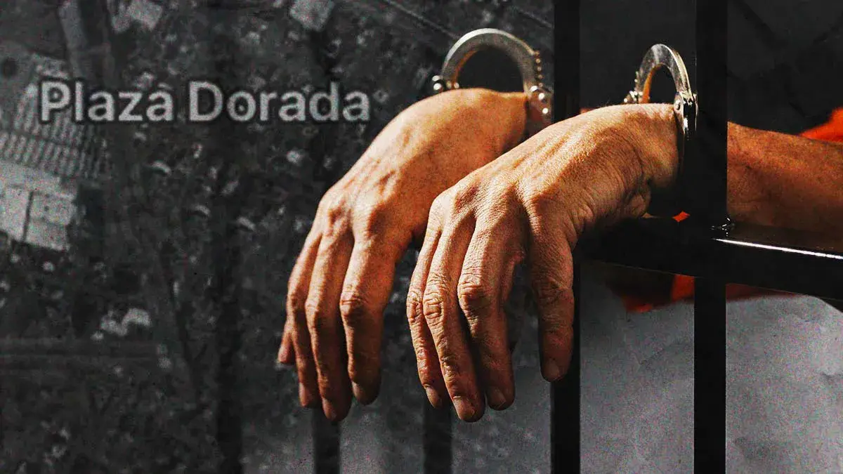 Detienen a hombre que intentó robar el arma de policías auxiliares en Plaza Dorada