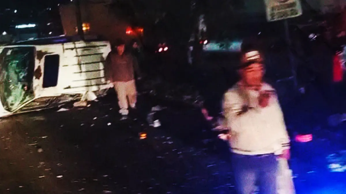 Murieron dos personas por la volcadura de una camioneta en la autopista México-Puebla