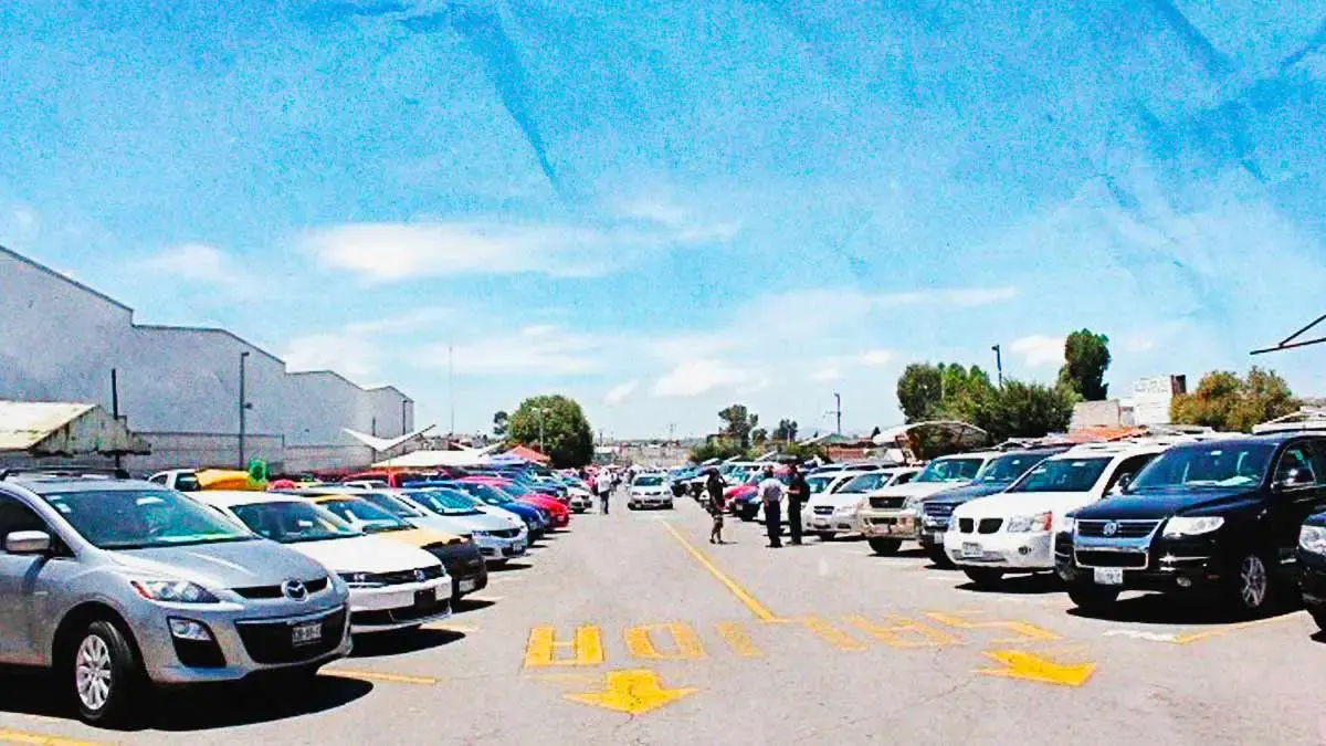 Vendedores de autos se mantienen en el predio del tianguis de La Ciénega