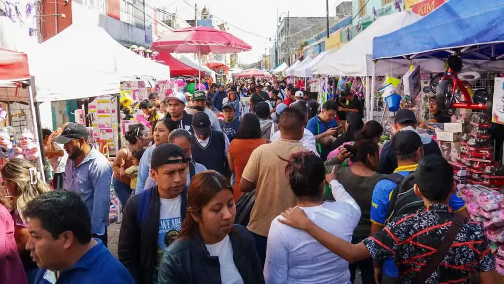 Por temporada de Día de Reyes, ambulantes deberán ajustarse solo a 450 espacios en Puebla
