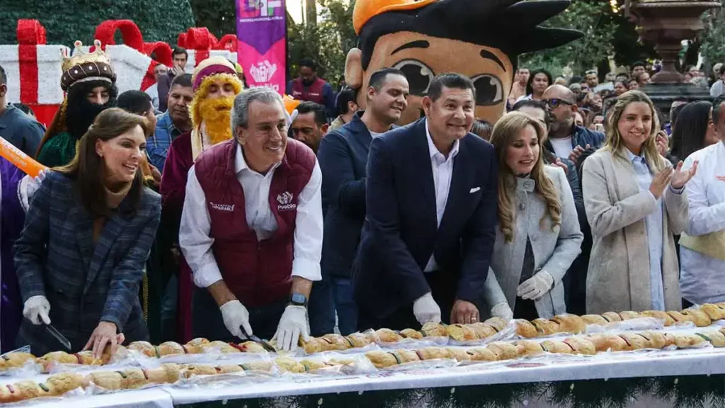 Puebla impone récord Guinness con la rosca de Reyes más grande del mundo
