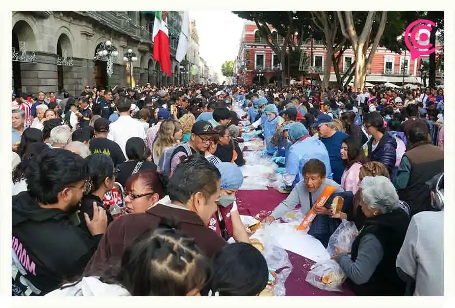Puebla impone récord Guinness con la rosca de Reyes más grande del mundo