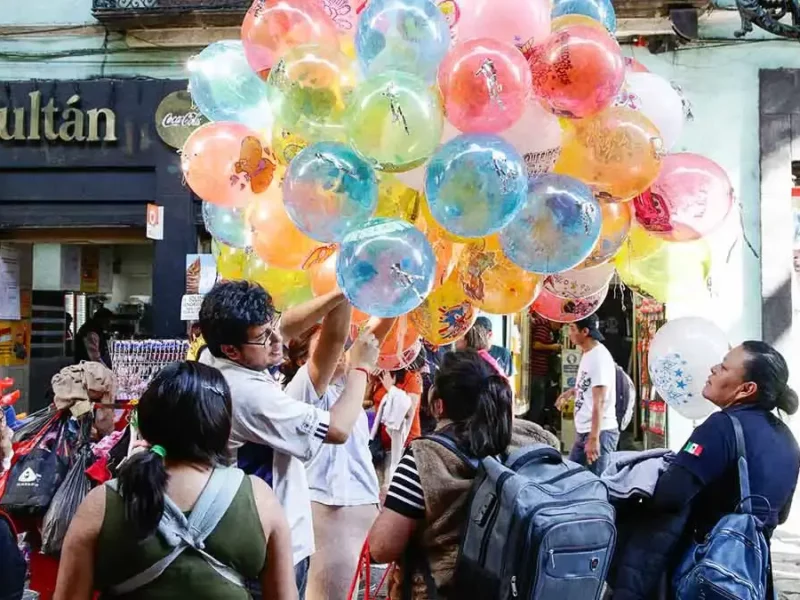 Globos de Reyes Magos se venden hasta en 60 pesos en el Centro Histórico de Puebla