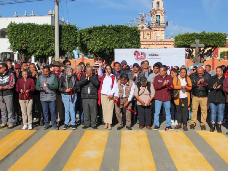 Continúa Tonantzin Fernández rehabilitando vialidades de San Pedro Cholula