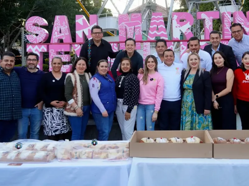 Texmelucan hace historia con la instalación de su primera Rosca de Reyes monumental en el zócalo
