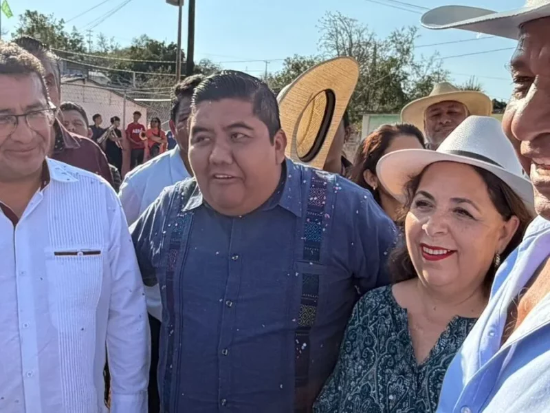 Fortalece Pavel Gaspar infraestructura local con nueva calle en Olomatlán