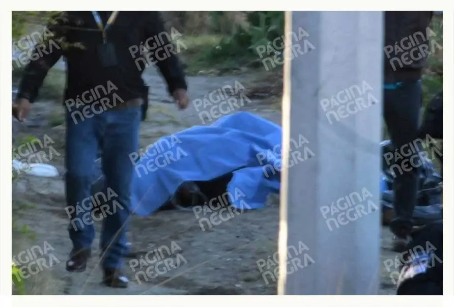 Hallan dos cuerpos atados junto a panteón en Aparicio, Puebla; delincuentes los "levantaron" mientras cenaban