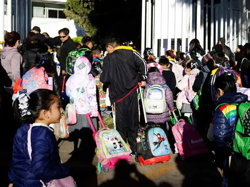 Más de un millón de estudiantes vuelven a clases en Puebla bajo horario de invierno