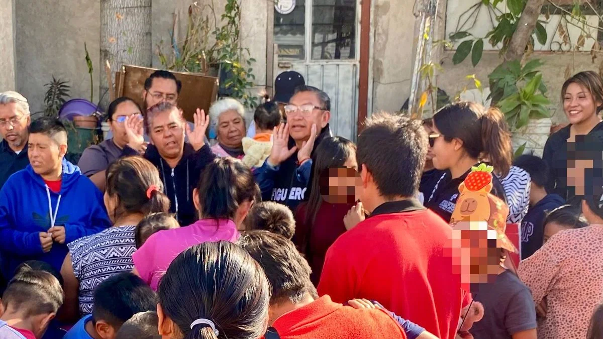 En territorio, José Luis Figueroa atiende peticiones ciudadanas