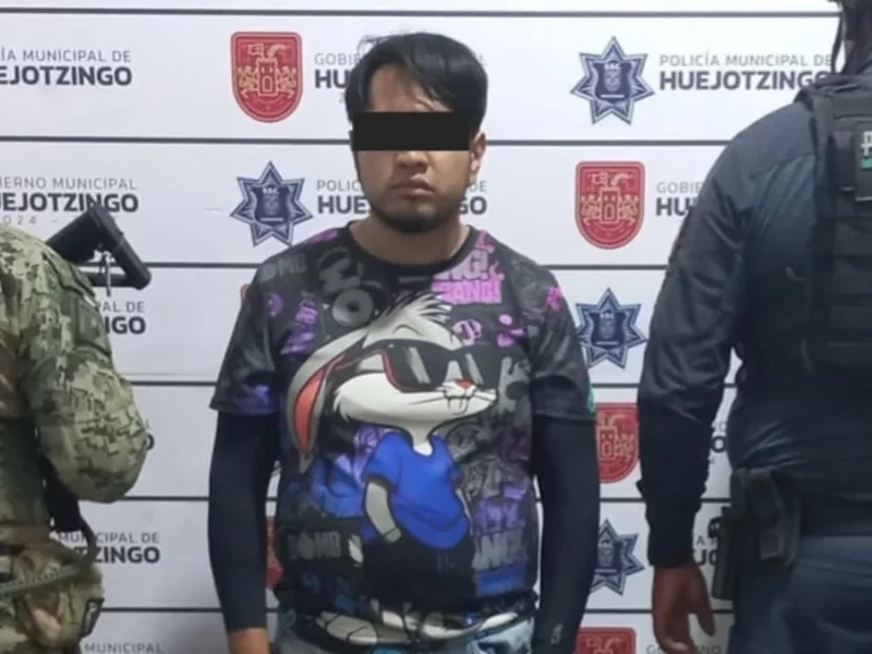 El sujeto fue puesto a disposición del Ministerio Público Federal por el delito de portación ilegal de arma de fuego.