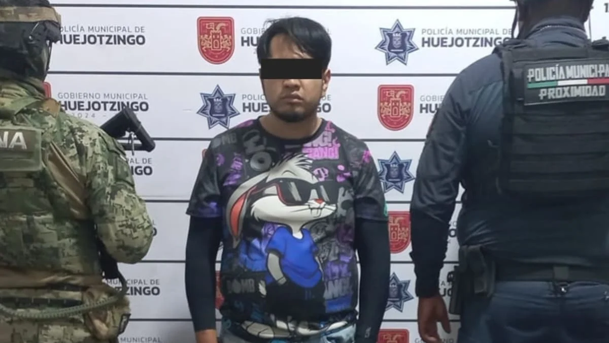 El sujeto fue puesto a disposición del Ministerio Público Federal por el delito de portación ilegal de arma de fuego.