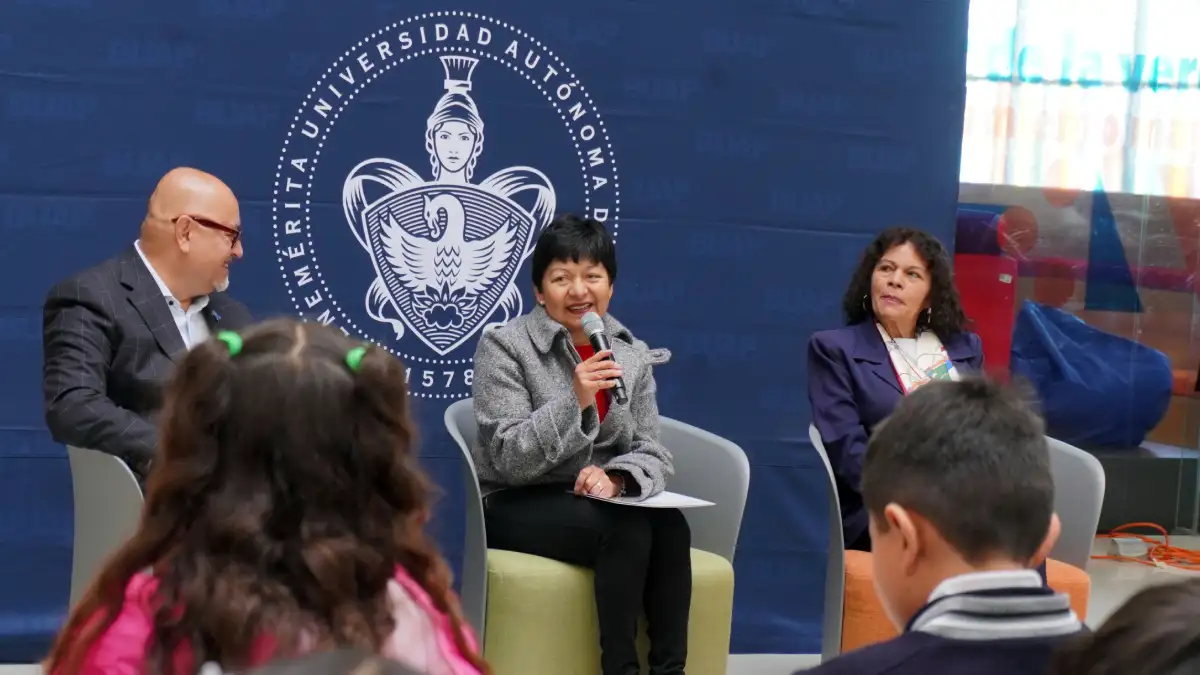 La Rectora de la BUAP participa en la campaña “Regala una sonrisa”