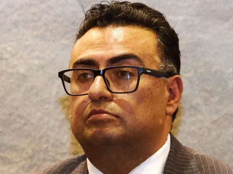 Secretario de Salud de Puebla evita hablar de su salida; Joaquín Espidio Camarillo podría sustituirlo