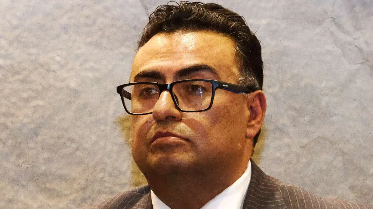 Secretario de Salud de Puebla evita hablar de su salida; Joaquín Espidio Camarillo podría sustituirlo