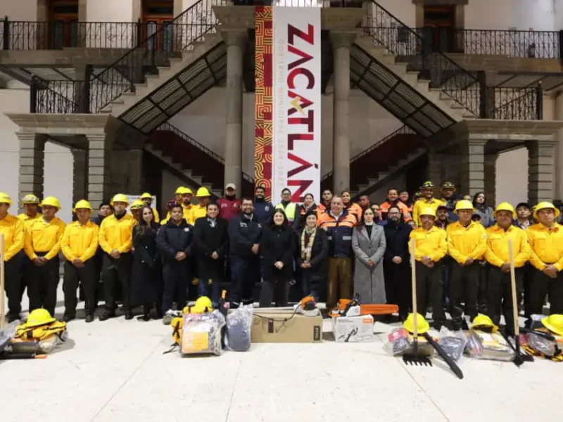 En Zacatlán se preparan para la temporada de incendios; autoridades entregan equipo para combatirlos
