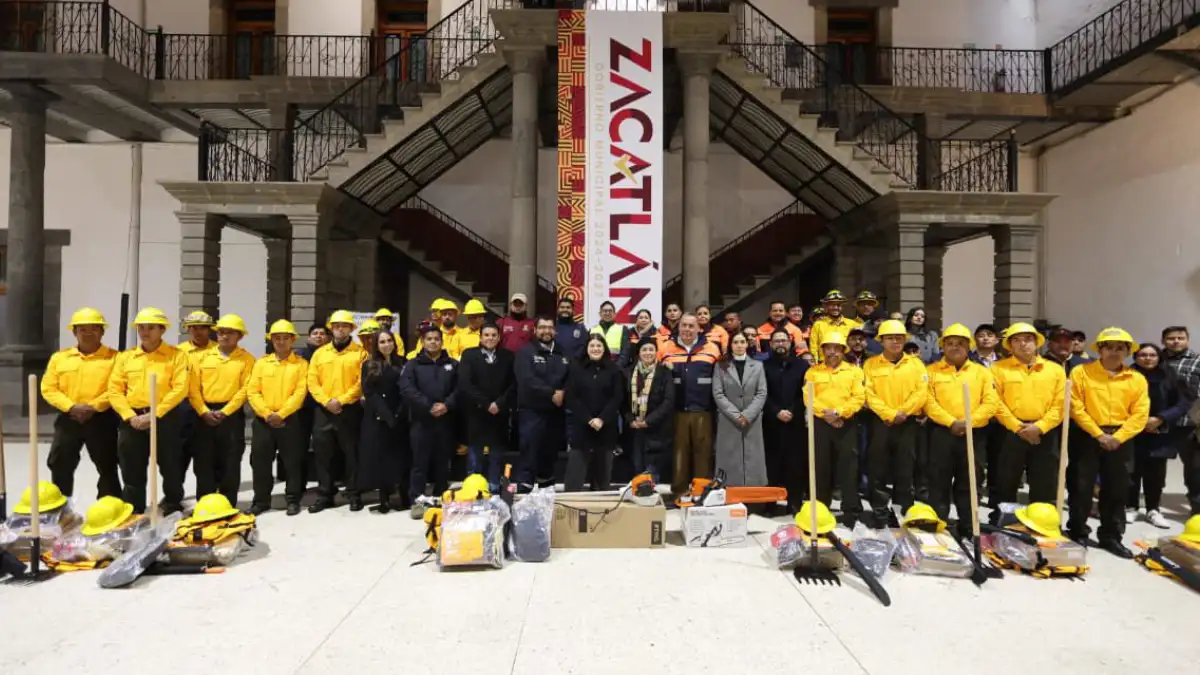 En Zacatlán se preparan para la temporada de incendios; autoridades entregan equipo para combatirlos