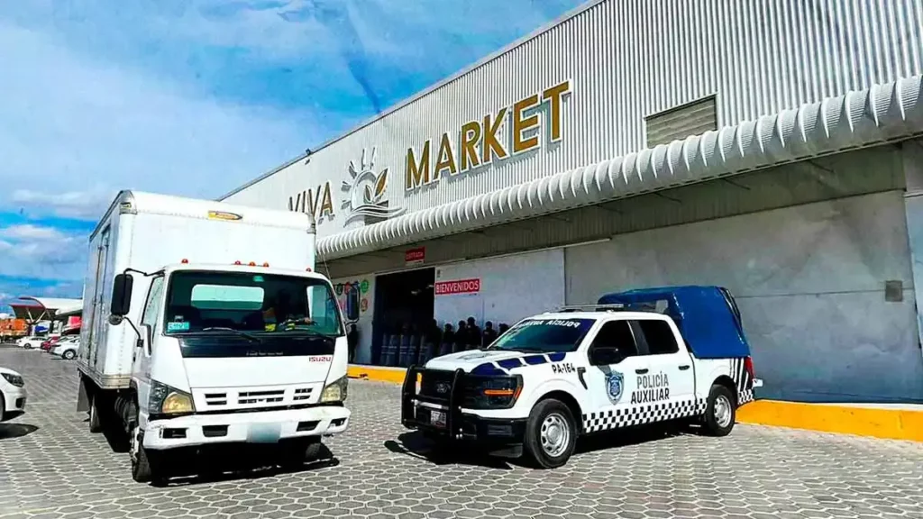 Realizan operativo en tienda de productos chinos Viva Market en Los Héroes, Puebla 
