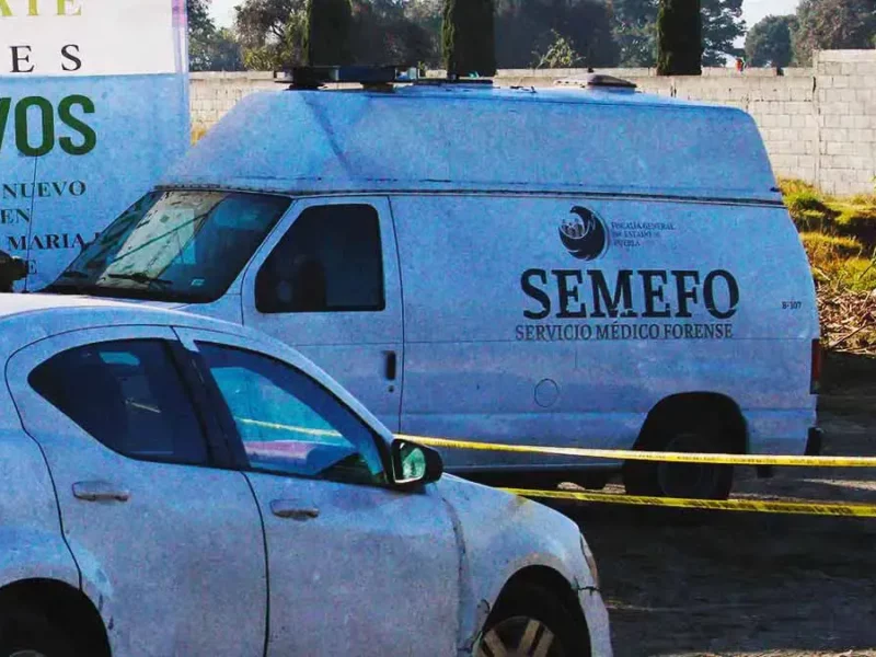 Abandonan a hombre encobijado y atado cerca del panteón Valle de Los Ángeles, Puebla