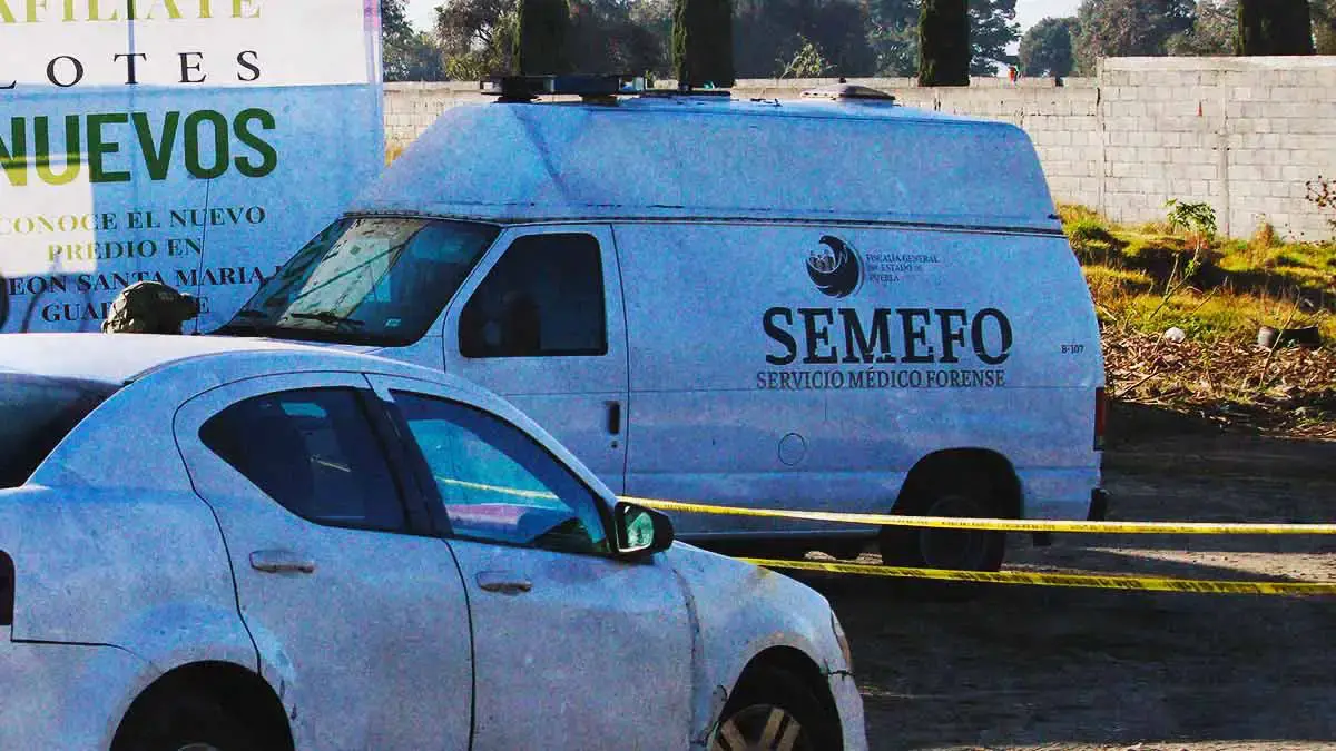 Abandonan a hombre encobijado y atado cerca del panteón Valle de Los Ángeles, Puebla