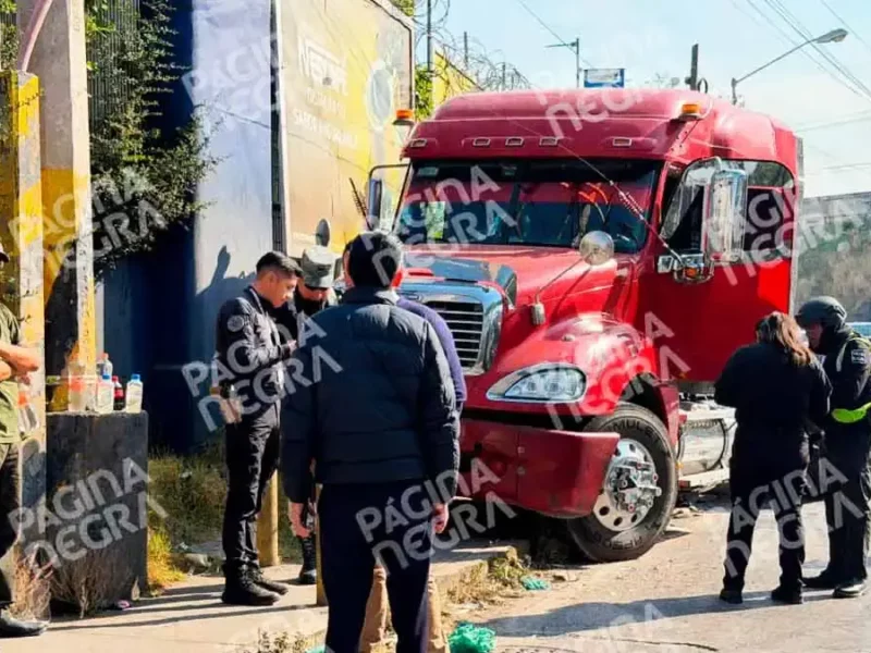 Robo de tráiler desata persecución y choque en autopista México-Puebla, policías detienen a delincuente