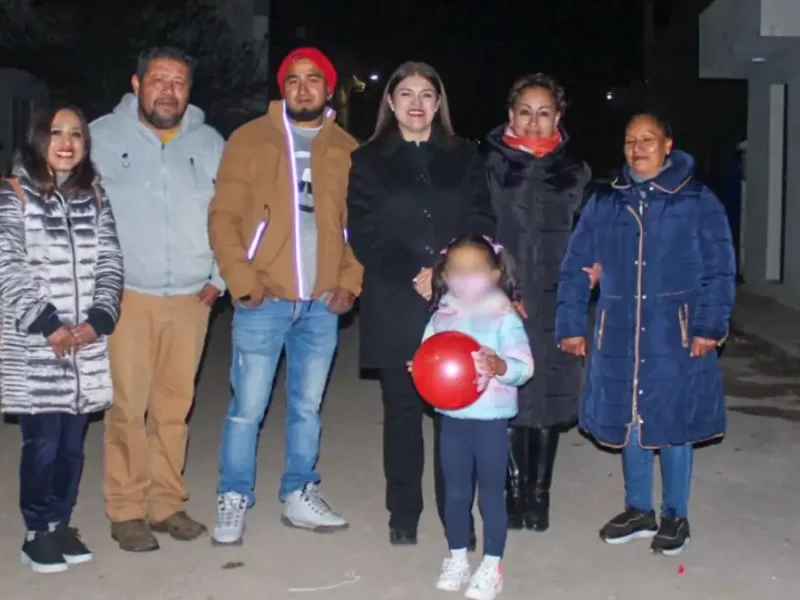 Bety Sánchez entrega apoyos a vecinos del Xiuhtec y de Bosques