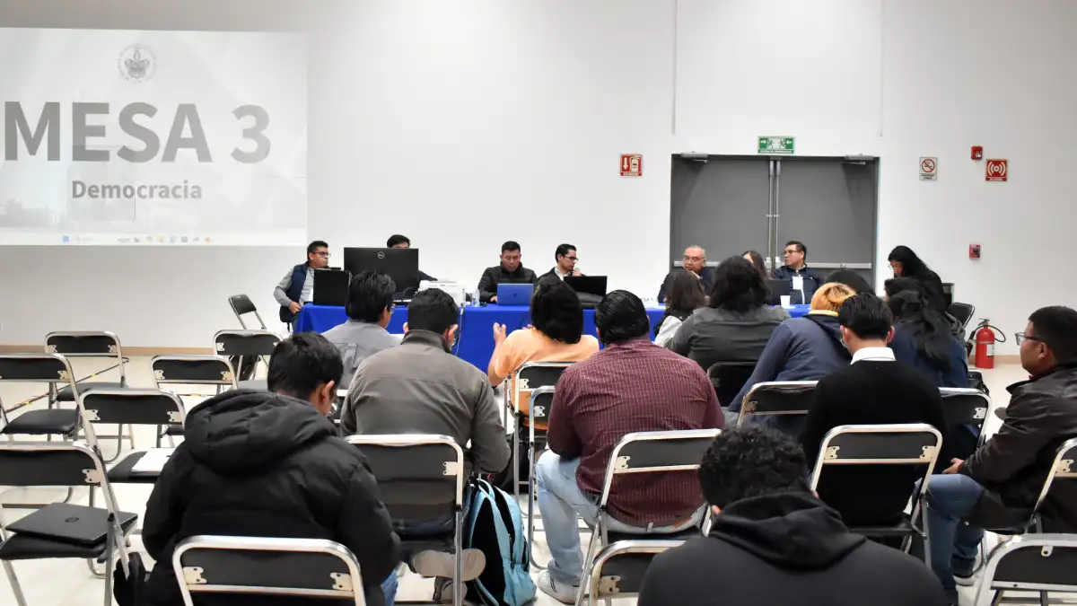 Realiza BUAP mesas de trabajo con estudiantes