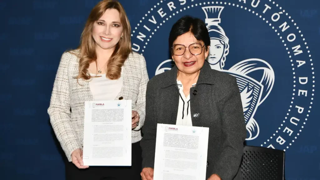 Firma BUAP convenio con el DIF Estatal
