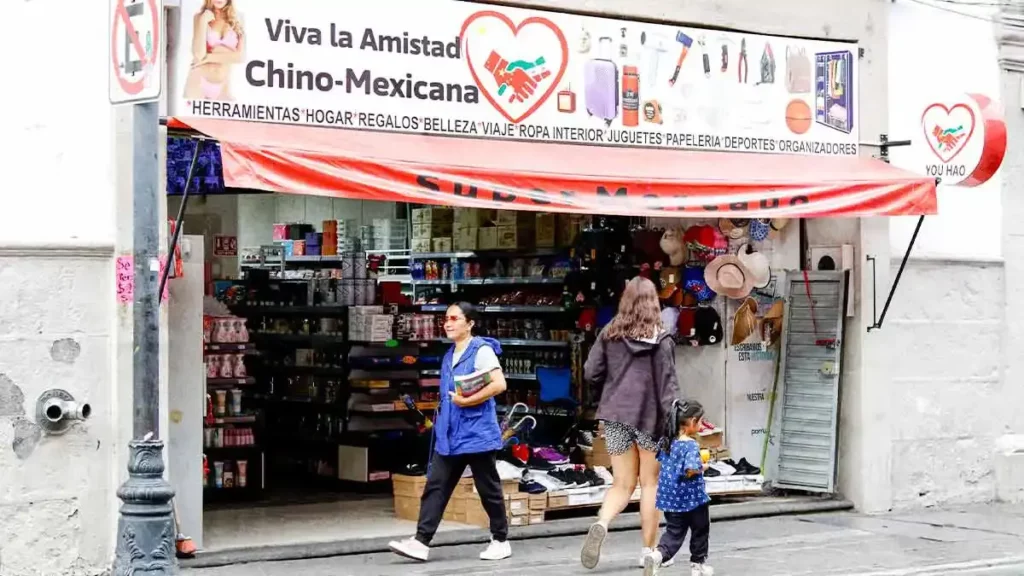 Dueños de tiendas chinas en Puebla recuperan apenas 1% de productos decomisados en operativos