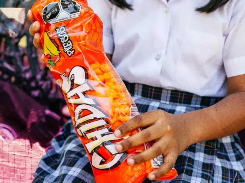 Más de mil escuelas en Puebla incumplieron con la prohibición de comida chatarra