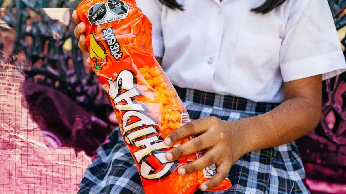 Más de mil escuelas en Puebla incumplieron con la prohibición de comida chatarra